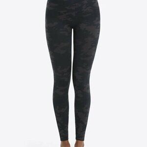 Spanx Look at Me Now Black and Grey‎ Camo Leggings- Size Medium